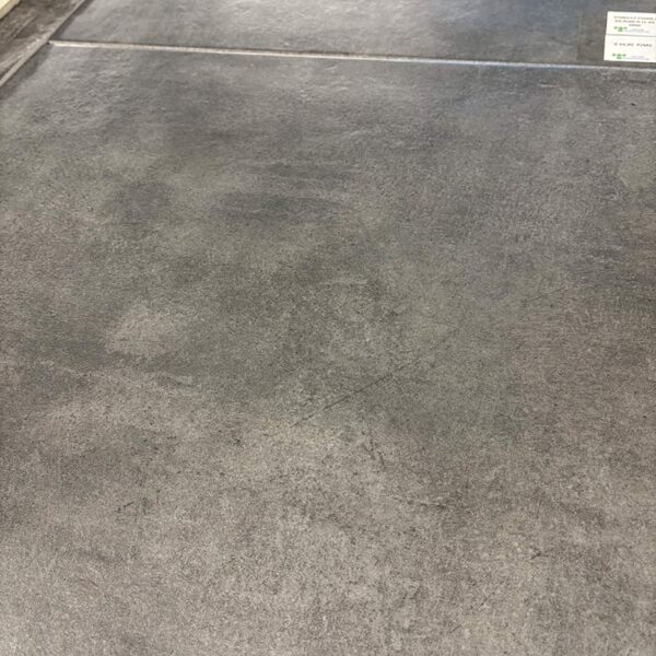 Grijze vloertegel betonlook